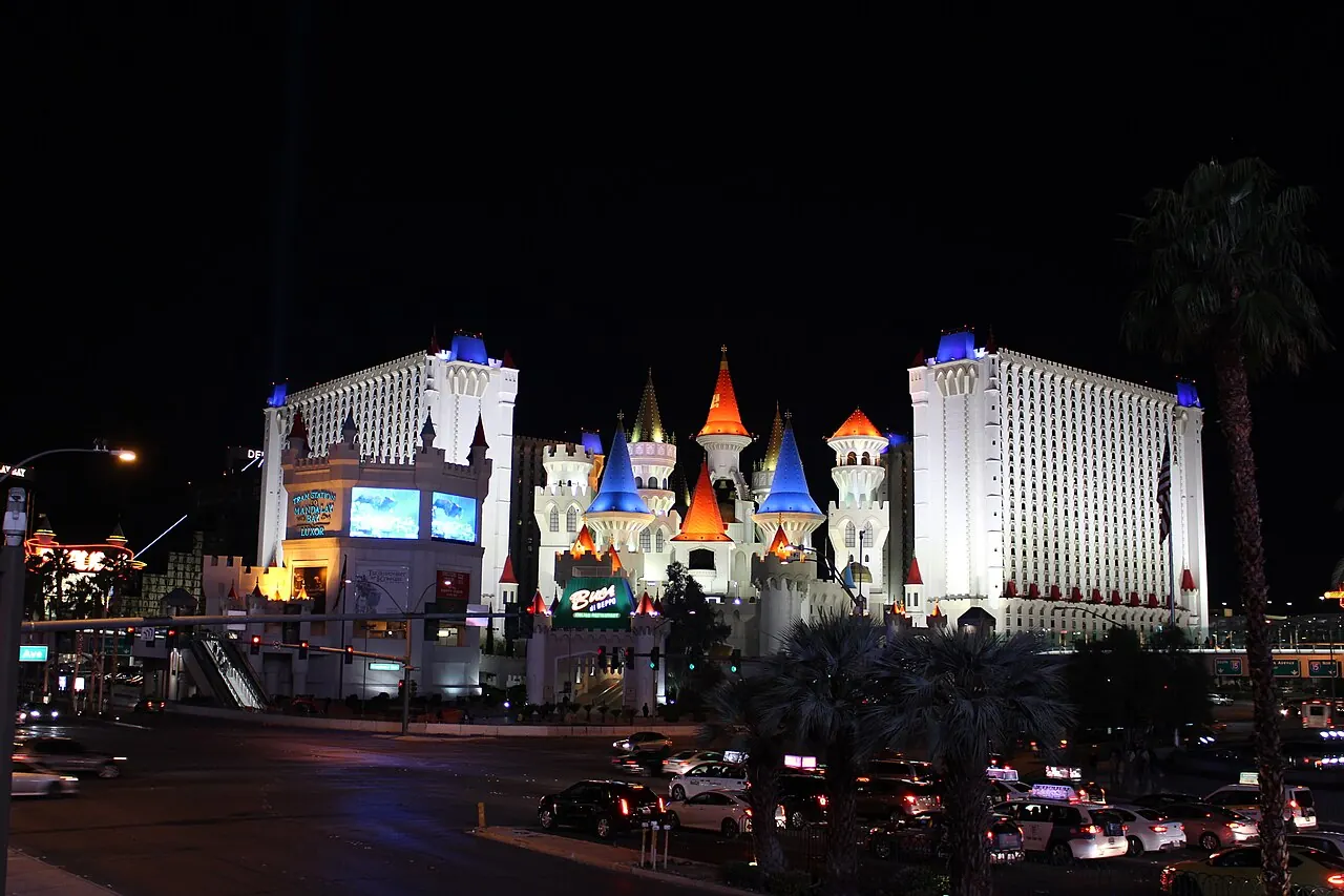 Excalibur Hotel & Casino, Las Vegas: Excalibur hotel Las Vegas at night